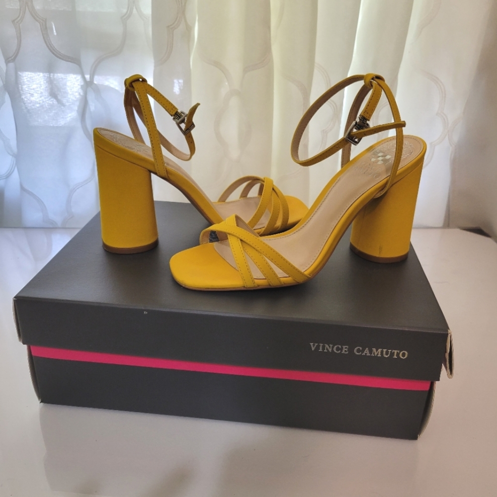 VINCE CAMUTO Kantiel Sandal, sz 6